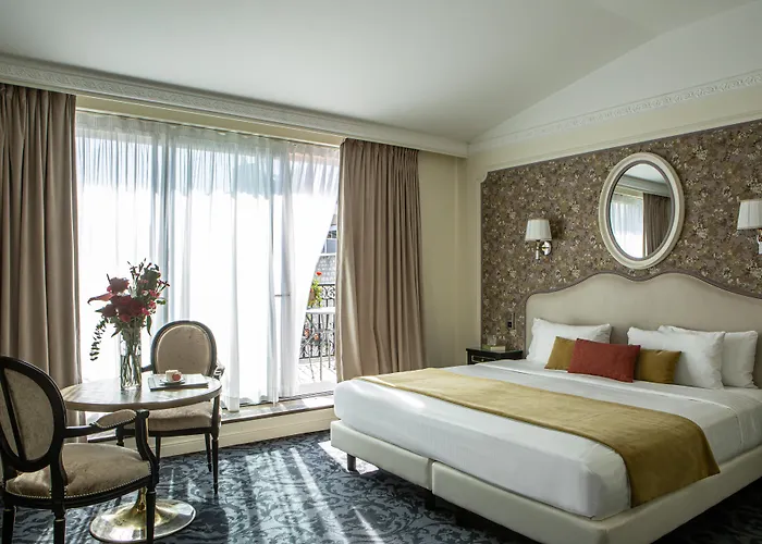 Hotel Saint-Petersbourg Opera & Spa